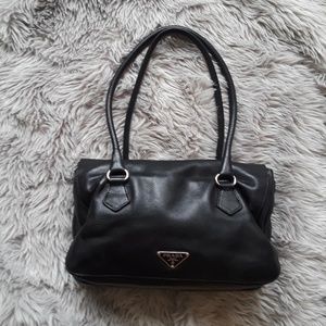 Authentic Prada Calfskin Black Classic Medium shou
